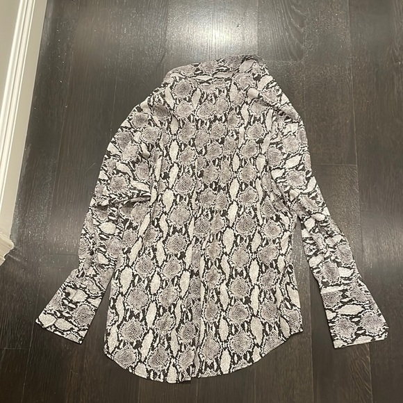 A.L.C. Noreen Python snake print silk oversized blouse NWT - Picture 14 of 16